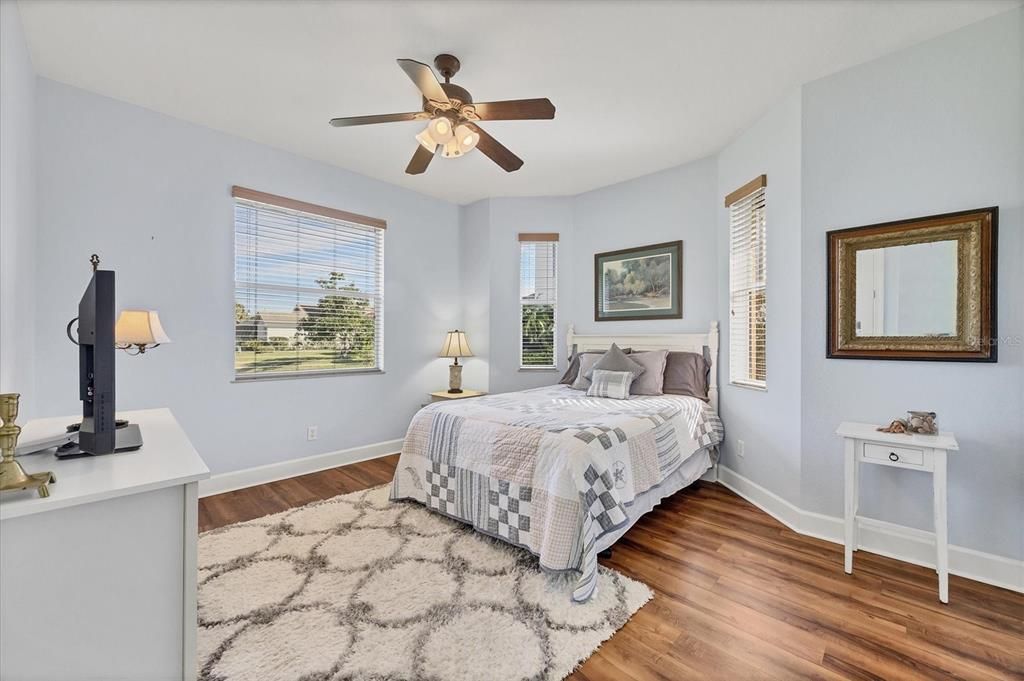 En Venta: $699,900 (4 camas, 3 baños, 2718 Pies cuadrados)