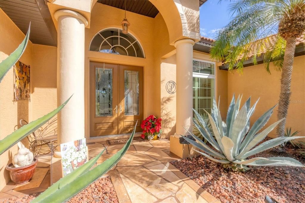 En Venta: $699,900 (4 camas, 3 baños, 2718 Pies cuadrados)