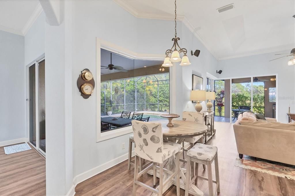 En Venta: $699,900 (4 camas, 3 baños, 2718 Pies cuadrados)