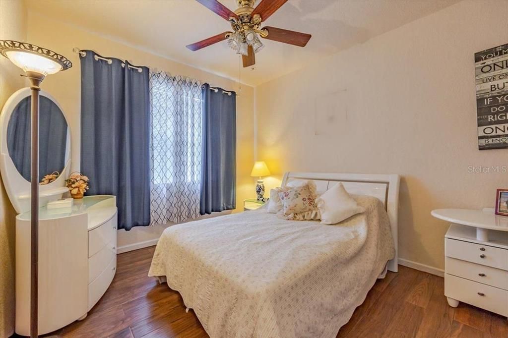 На продажу: $220,000 (2 спален, 2 ванн, 1170 Квадратных фут)