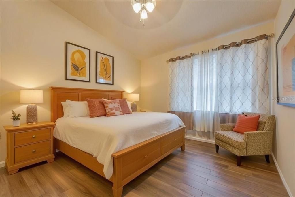 На продажу: $220,000 (2 спален, 2 ванн, 1170 Квадратных фут)