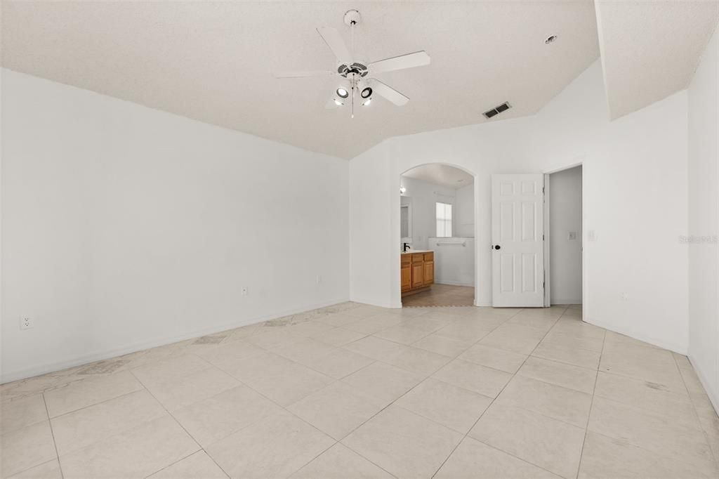 待售: $310,000 (3 贝兹, 2 浴室, 1664 平方英尺)