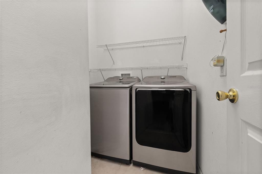 待售: $310,000 (3 贝兹, 2 浴室, 1664 平方英尺)