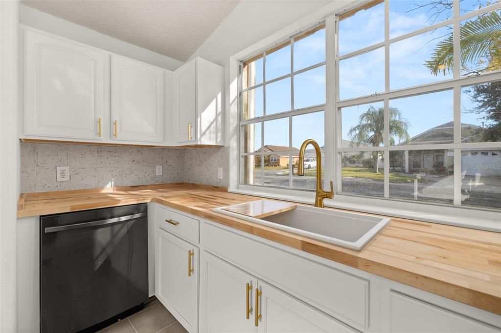 待售: $310,000 (3 贝兹, 2 浴室, 1664 平方英尺)