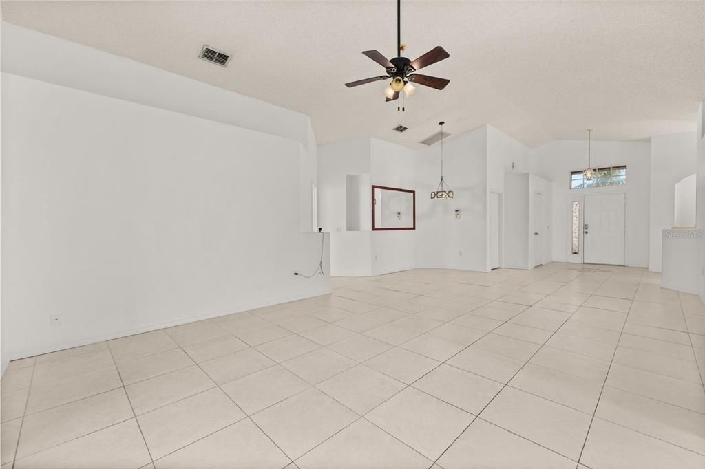 待售: $310,000 (3 贝兹, 2 浴室, 1664 平方英尺)