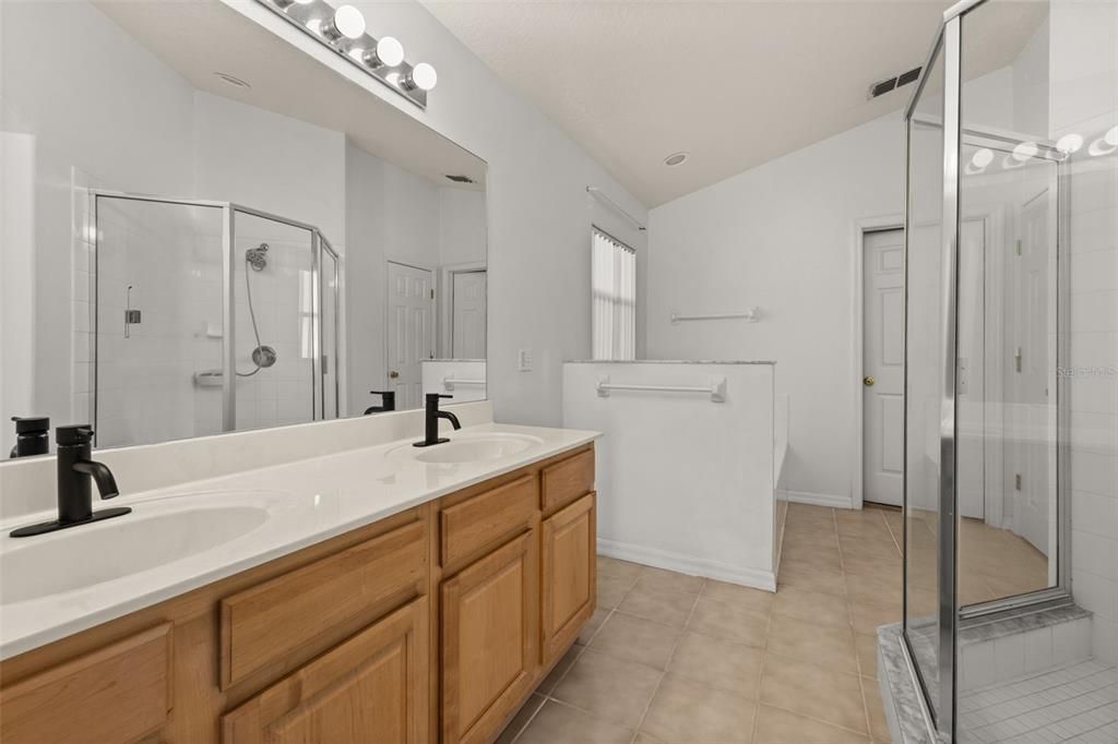 待售: $310,000 (3 贝兹, 2 浴室, 1664 平方英尺)