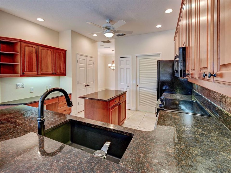 В аренду: $4,500 (4 спален, 3 ванн, 2314 Квадратных фут)