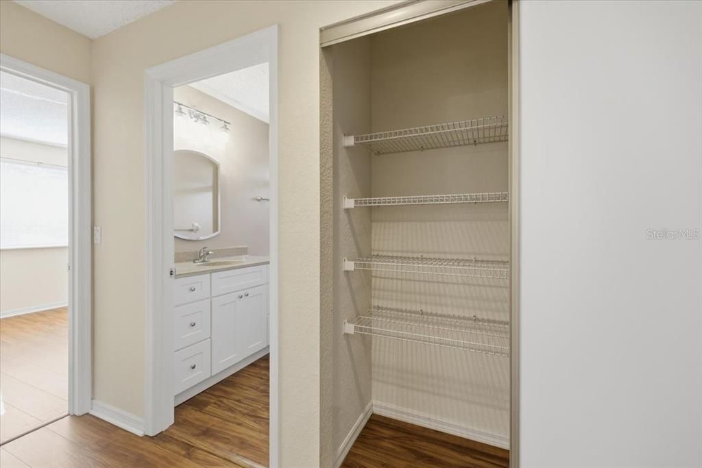 待售: $245,000 (3 贝兹, 2 浴室, 2070 平方英尺)