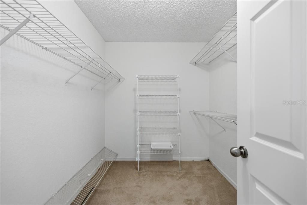 待售: $245,000 (3 贝兹, 2 浴室, 2070 平方英尺)