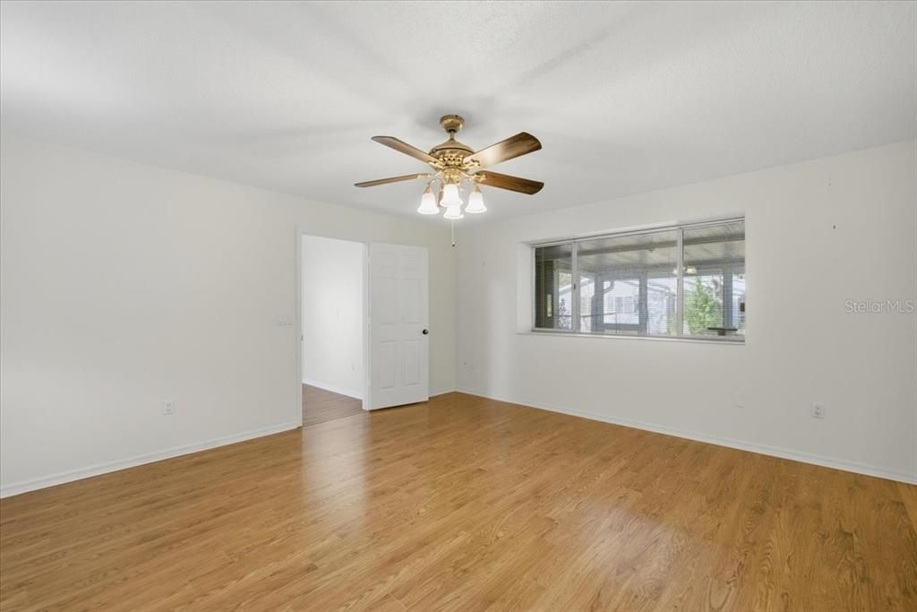 待售: $245,000 (3 贝兹, 2 浴室, 2070 平方英尺)