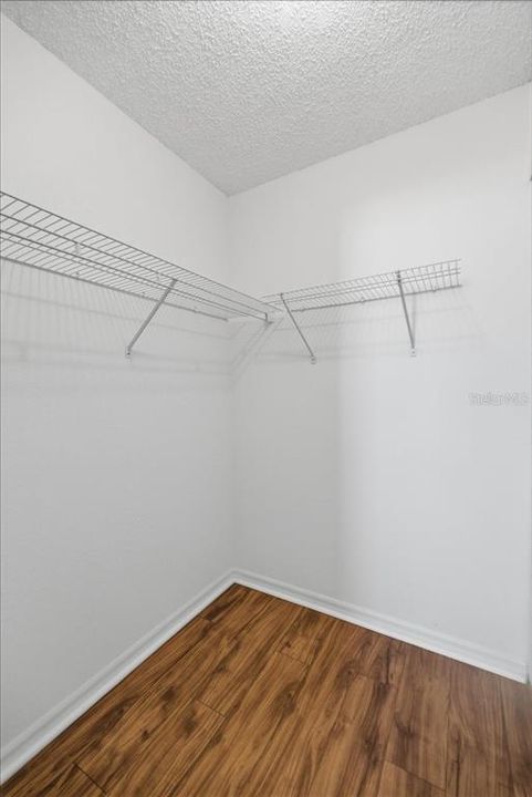 待售: $245,000 (3 贝兹, 2 浴室, 2070 平方英尺)