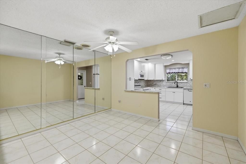 待售: $245,000 (3 贝兹, 2 浴室, 2070 平方英尺)