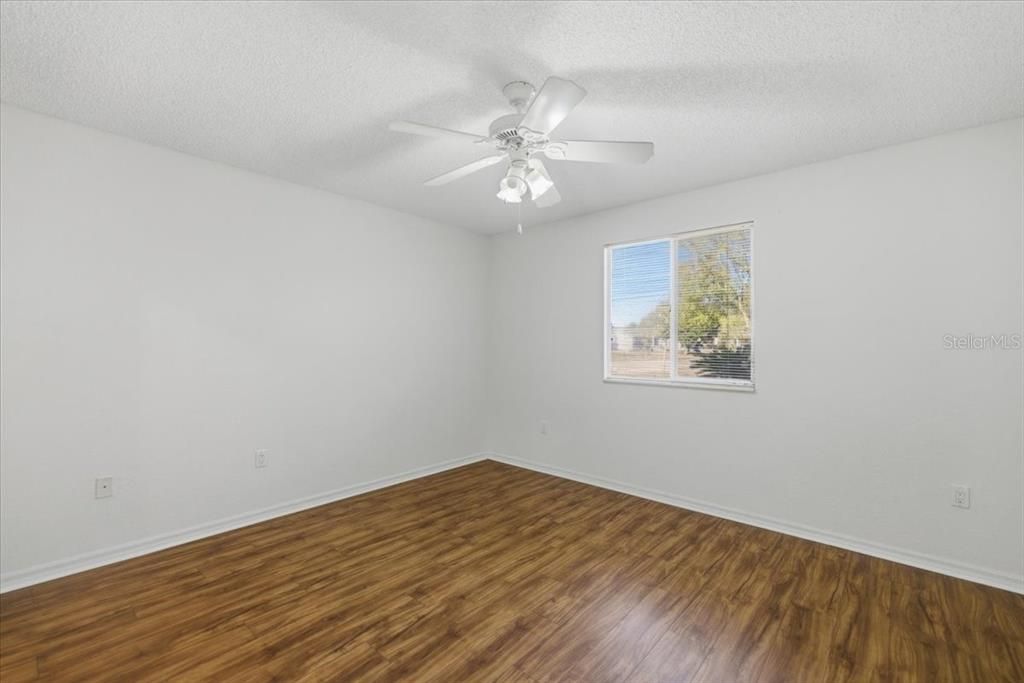 待售: $245,000 (3 贝兹, 2 浴室, 2070 平方英尺)