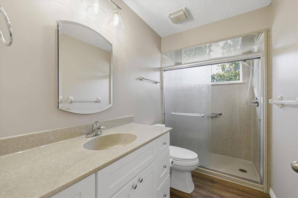 待售: $245,000 (3 贝兹, 2 浴室, 2070 平方英尺)