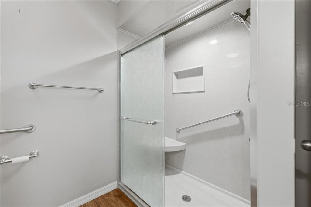 待售: $245,000 (3 贝兹, 2 浴室, 2070 平方英尺)