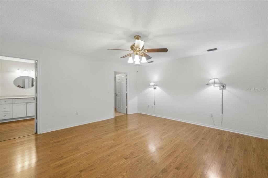 待售: $245,000 (3 贝兹, 2 浴室, 2070 平方英尺)