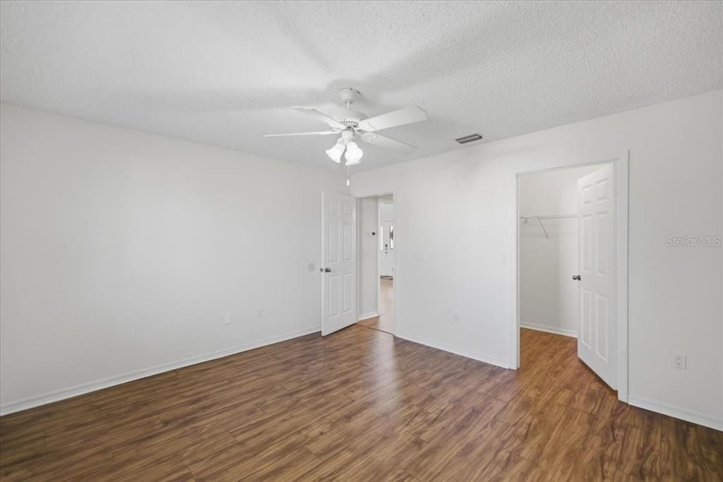 待售: $245,000 (3 贝兹, 2 浴室, 2070 平方英尺)