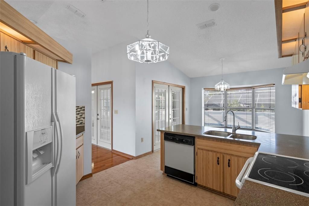 For Sale: $329,900 (3 beds, 2 baths, 1568 Square Feet)