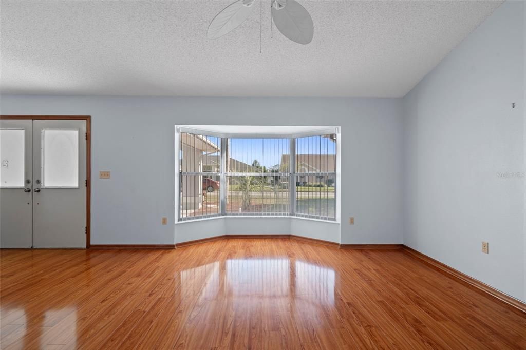 For Sale: $329,900 (3 beds, 2 baths, 1568 Square Feet)