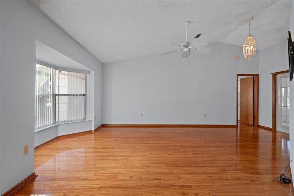 For Sale: $329,900 (3 beds, 2 baths, 1568 Square Feet)
