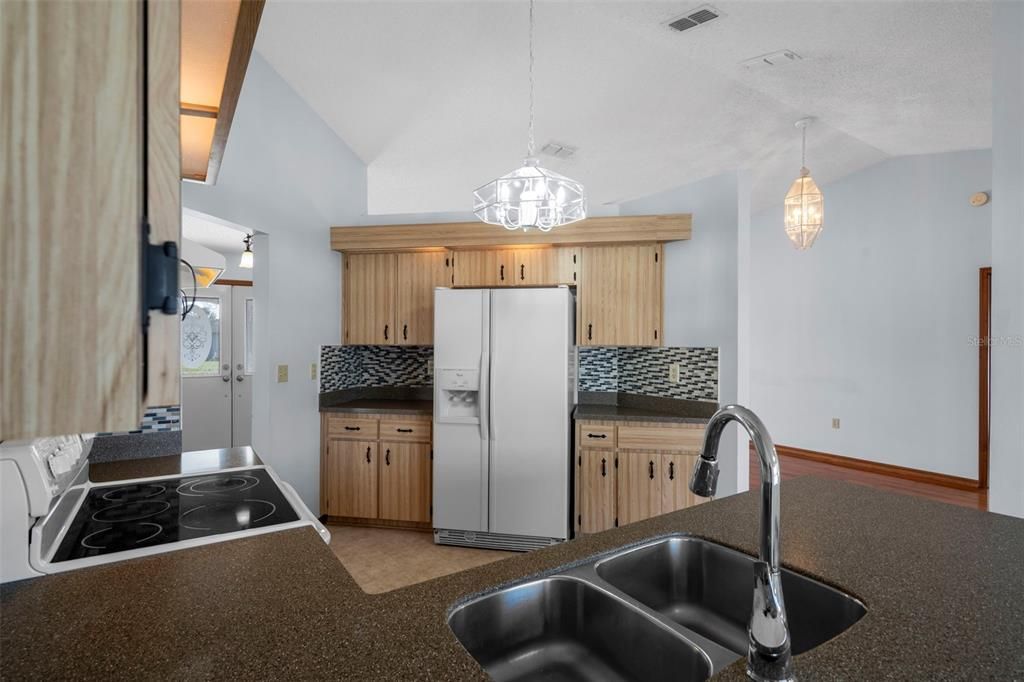 For Sale: $329,900 (3 beds, 2 baths, 1568 Square Feet)