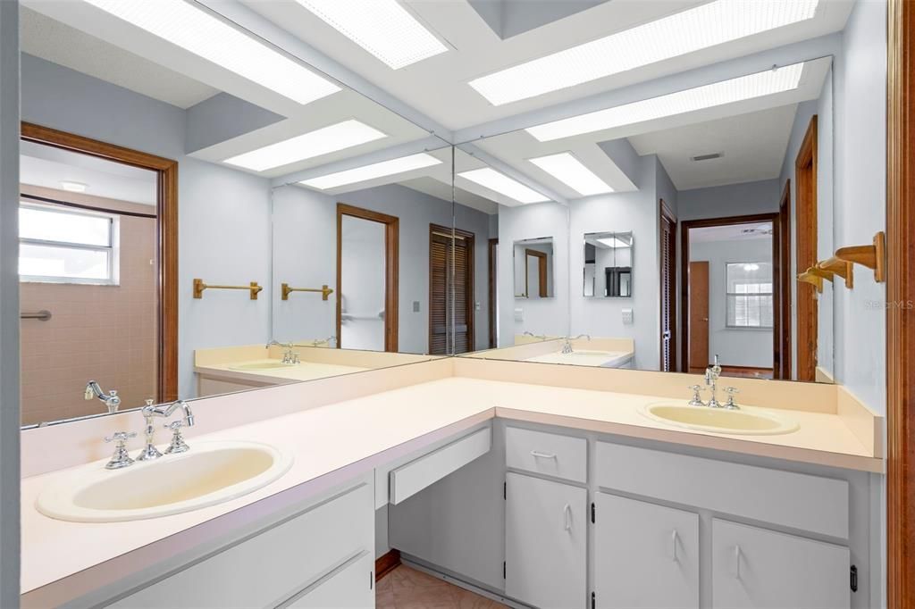 For Sale: $329,900 (3 beds, 2 baths, 1568 Square Feet)