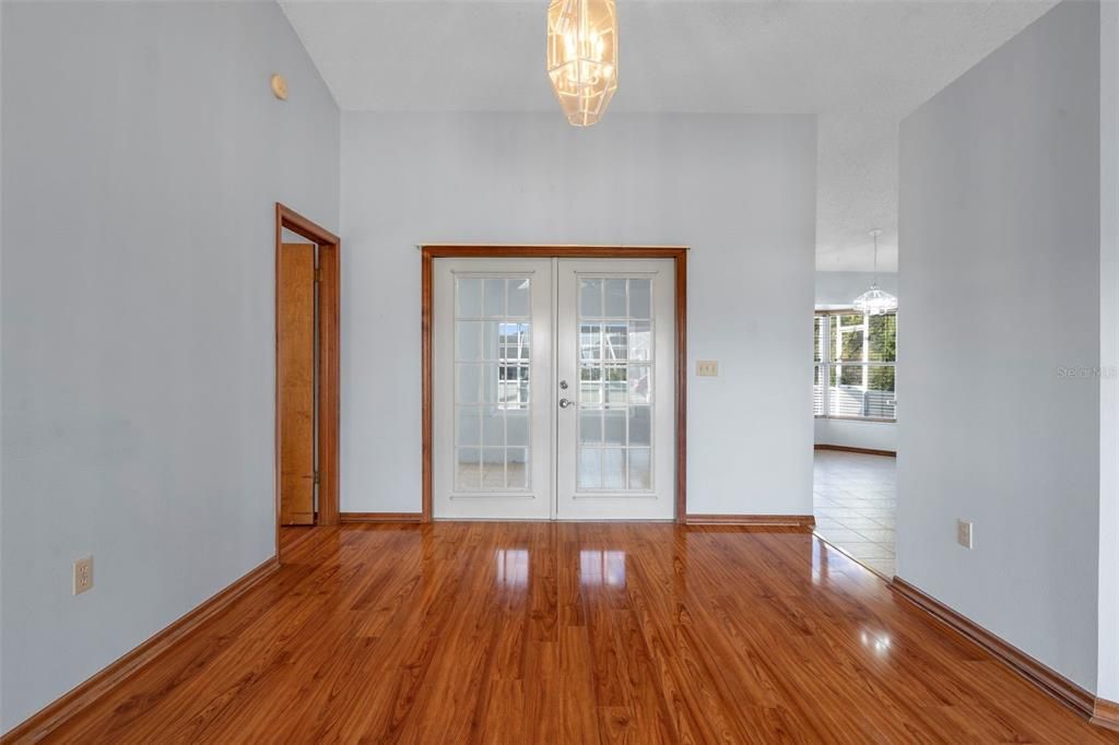 For Sale: $329,900 (3 beds, 2 baths, 1568 Square Feet)