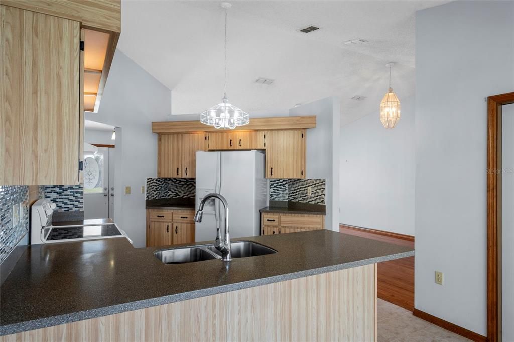 For Sale: $329,900 (3 beds, 2 baths, 1568 Square Feet)