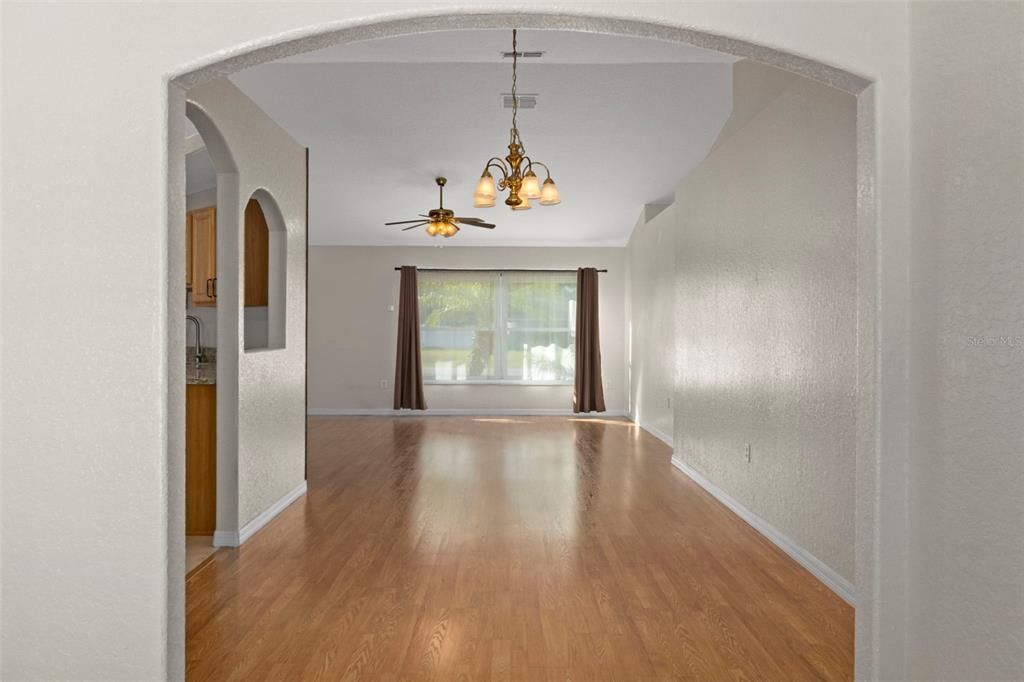 For Sale: $379,500 (4 beds, 2 baths, 1932 Square Feet)