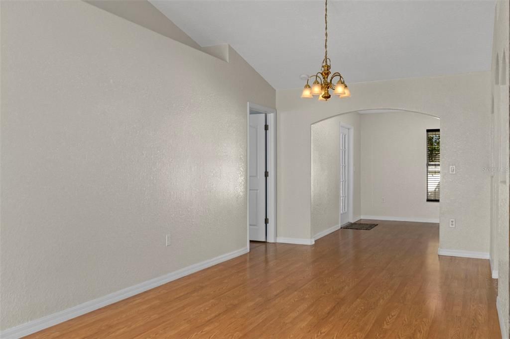 For Sale: $379,500 (4 beds, 2 baths, 1932 Square Feet)