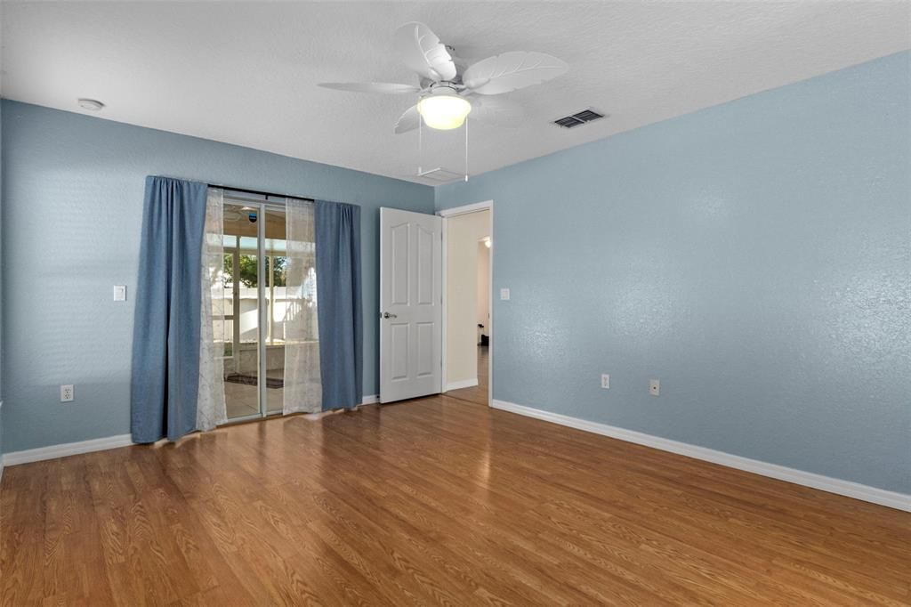 For Sale: $379,500 (4 beds, 2 baths, 1932 Square Feet)