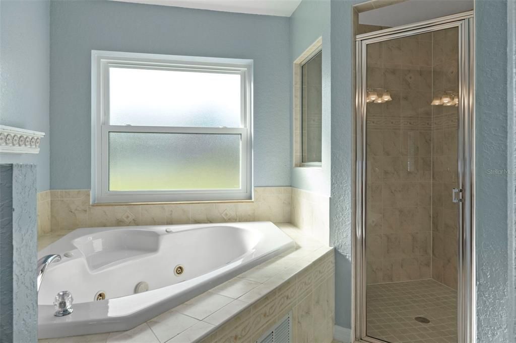 For Sale: $379,500 (4 beds, 2 baths, 1932 Square Feet)