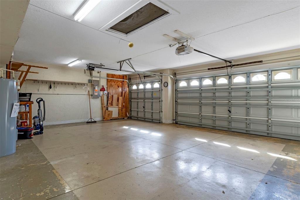 For Sale: $379,500 (4 beds, 2 baths, 1932 Square Feet)