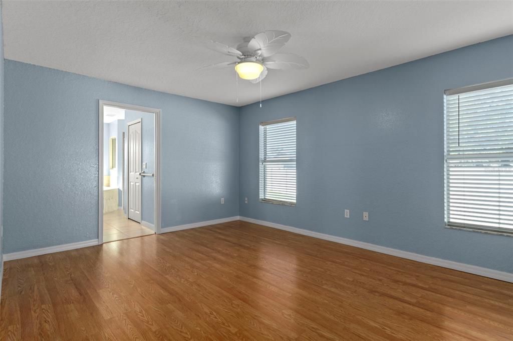 For Sale: $379,500 (4 beds, 2 baths, 1932 Square Feet)