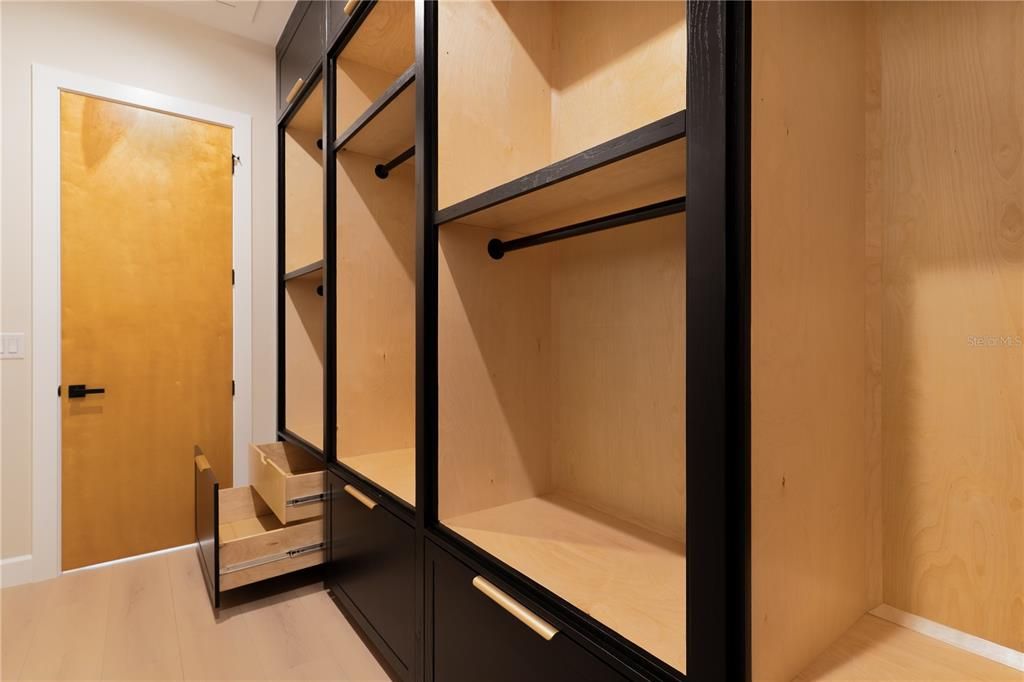 For Sale: $2,995,000 (3 beds, 3 baths, 3713 Square Feet)