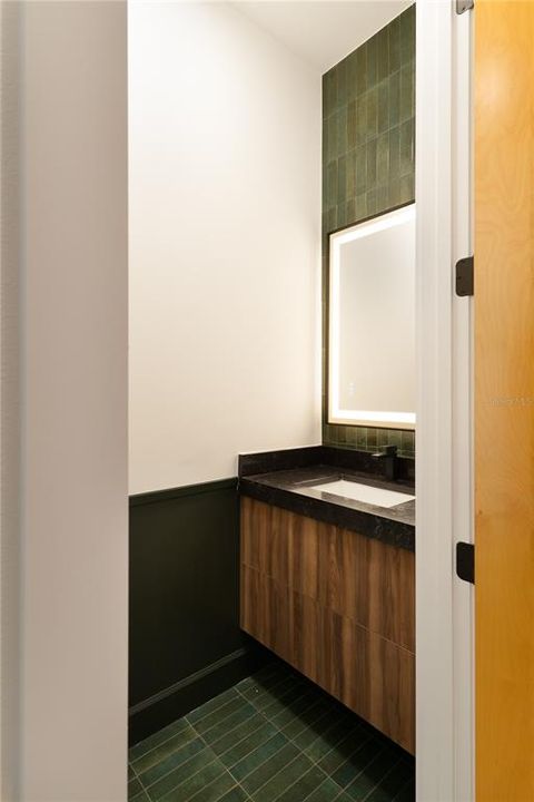 For Sale: $2,995,000 (3 beds, 3 baths, 3713 Square Feet)