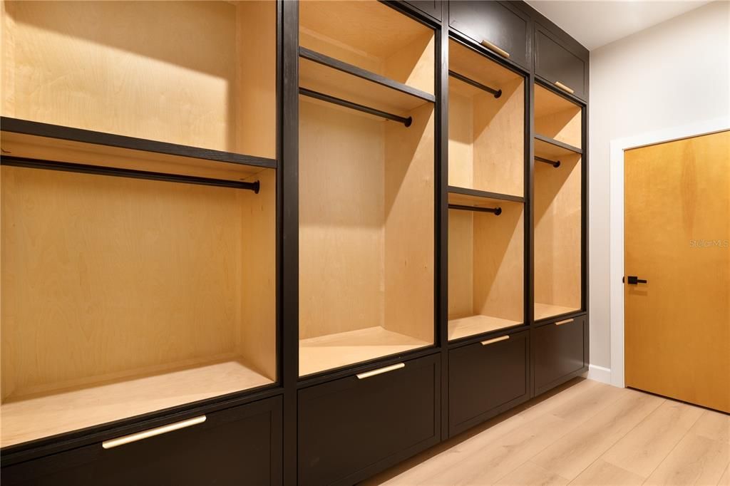 For Sale: $2,995,000 (3 beds, 3 baths, 3713 Square Feet)