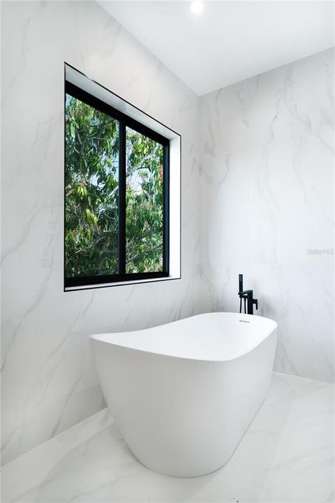 For Sale: $2,995,000 (3 beds, 3 baths, 3713 Square Feet)