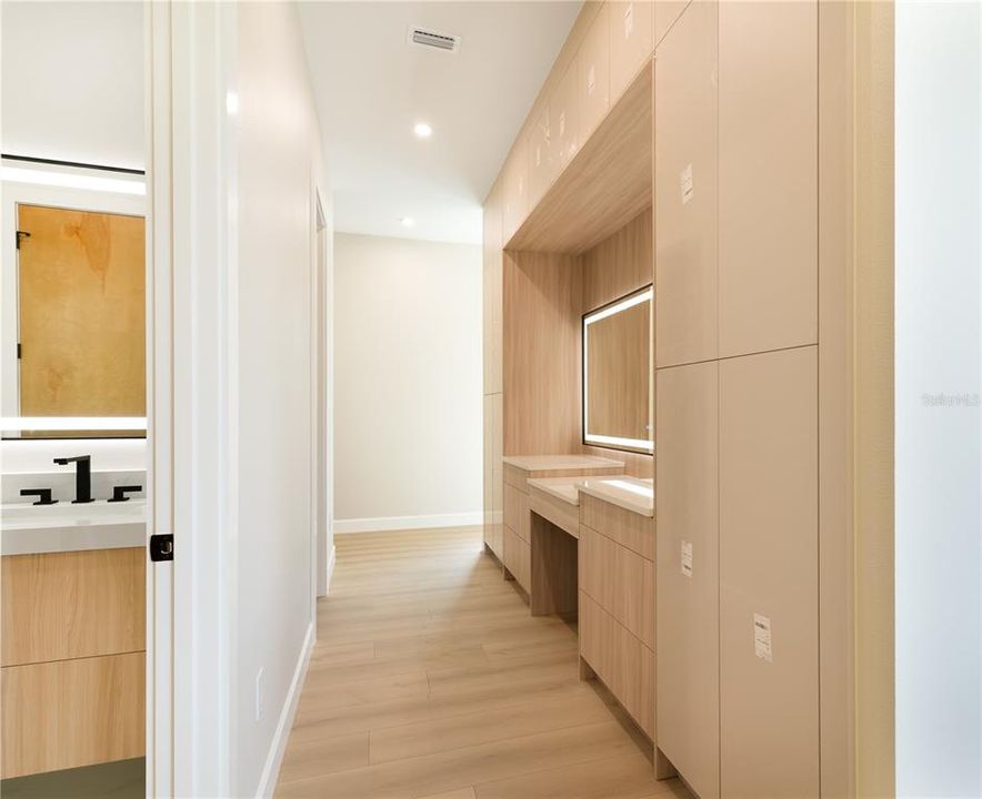 For Sale: $2,995,000 (3 beds, 3 baths, 3713 Square Feet)