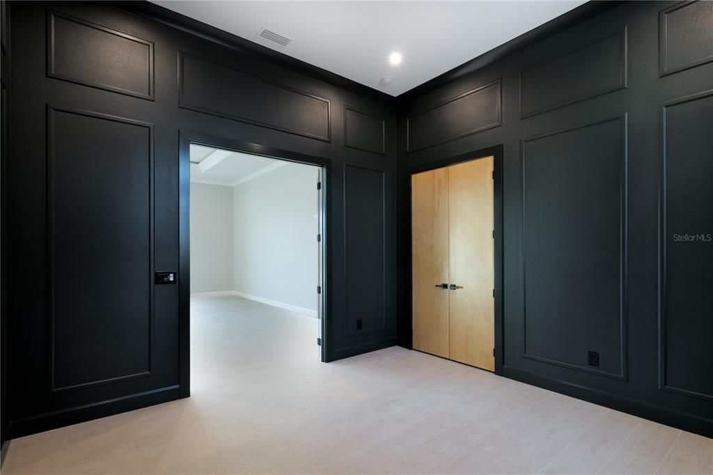 For Sale: $2,995,000 (3 beds, 3 baths, 3713 Square Feet)