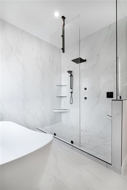 For Sale: $2,995,000 (3 beds, 3 baths, 3713 Square Feet)