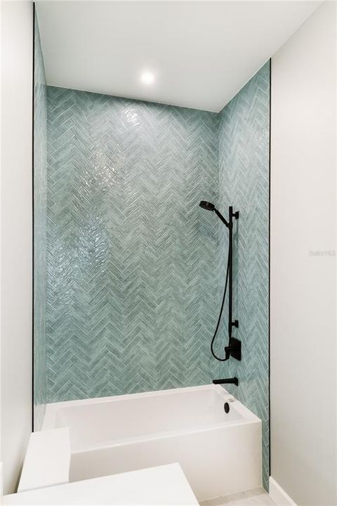 For Sale: $2,995,000 (3 beds, 3 baths, 3713 Square Feet)