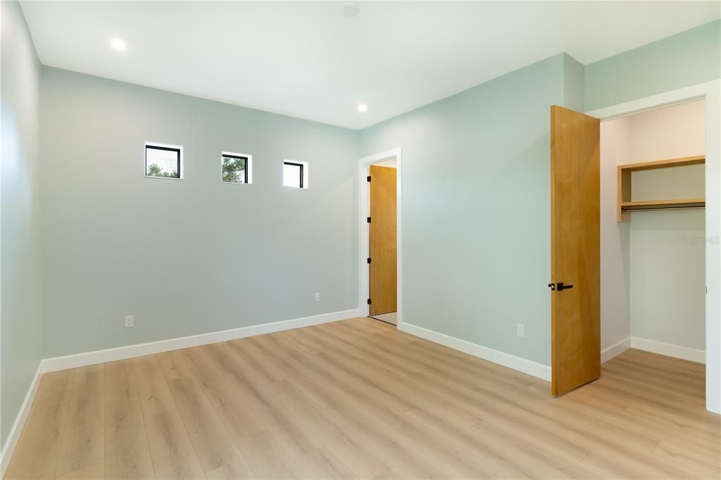 For Sale: $2,995,000 (3 beds, 3 baths, 3713 Square Feet)