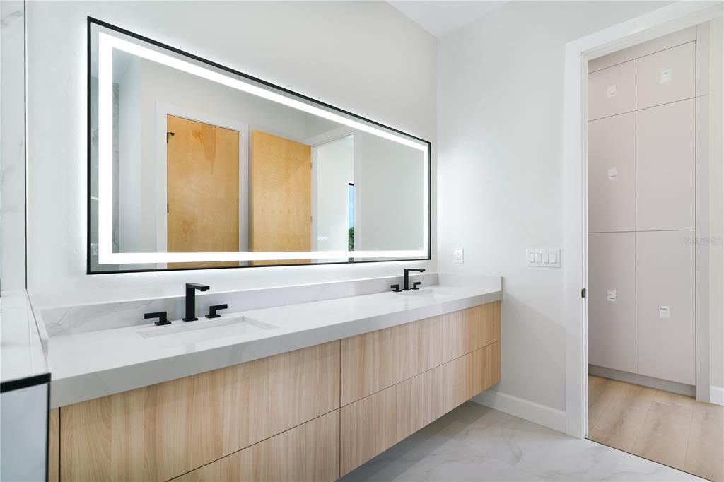 For Sale: $2,995,000 (3 beds, 3 baths, 3713 Square Feet)