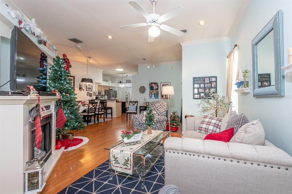 合同活跃: $305,000 (3 贝兹, 2 浴室, 1522 平方英尺)