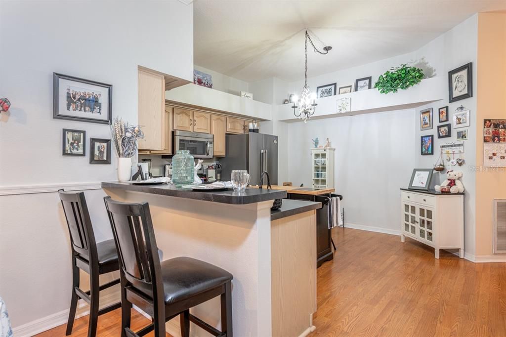 合同活跃: $305,000 (3 贝兹, 2 浴室, 1522 平方英尺)