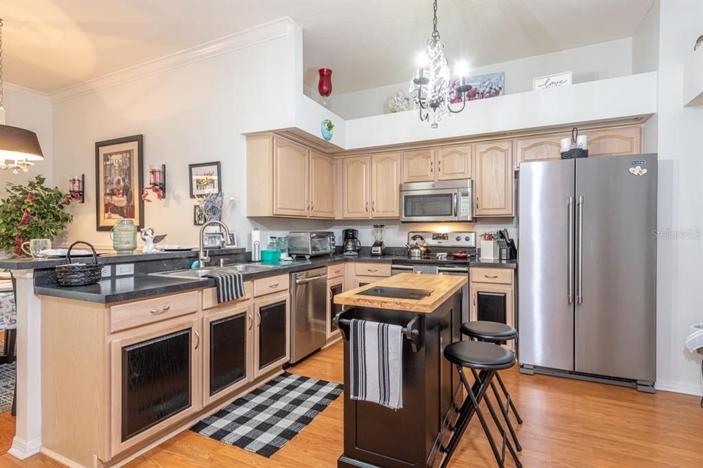 合同活跃: $305,000 (3 贝兹, 2 浴室, 1522 平方英尺)