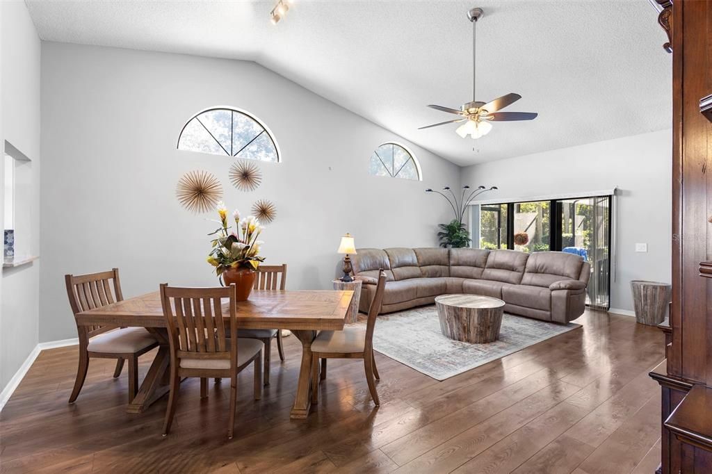 For Sale: $400,000 (3 beds, 2 baths, 1704 Square Feet)