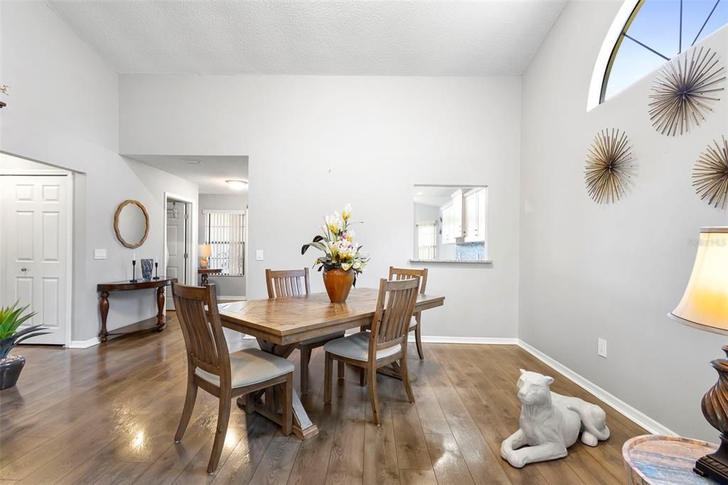 For Sale: $400,000 (3 beds, 2 baths, 1704 Square Feet)