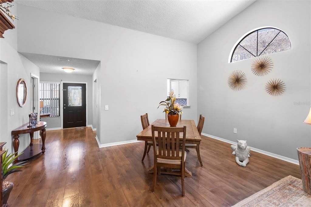 For Sale: $400,000 (3 beds, 2 baths, 1704 Square Feet)